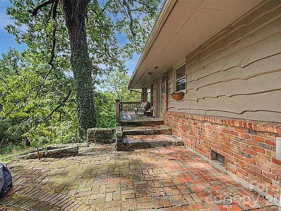 3rd image of 70 Dogwood Dr