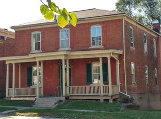 243 S 8th St, Burlington, IA 52601