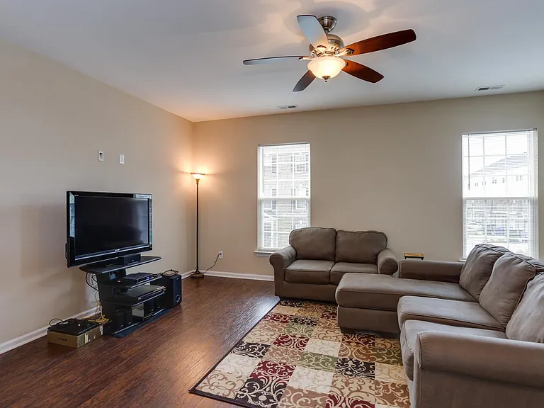 4988 Almandine Ave — Photo 16