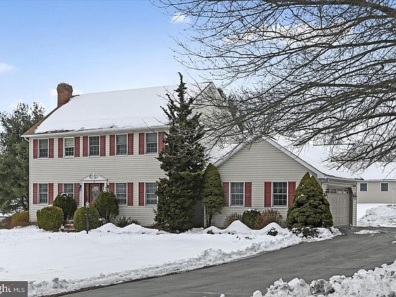 5th image of 19 Fox Hollow Rd