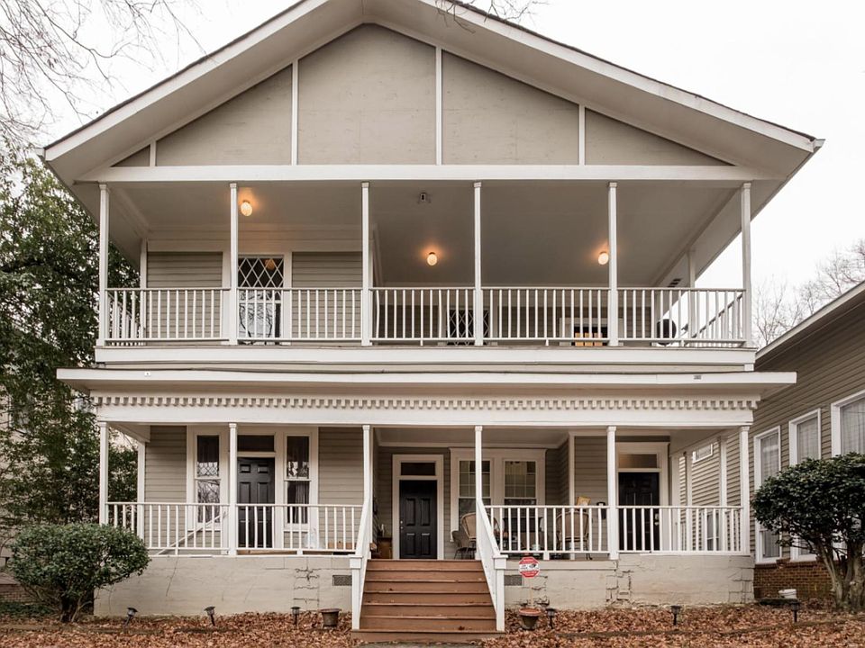 front of apt bldg, 4 units total