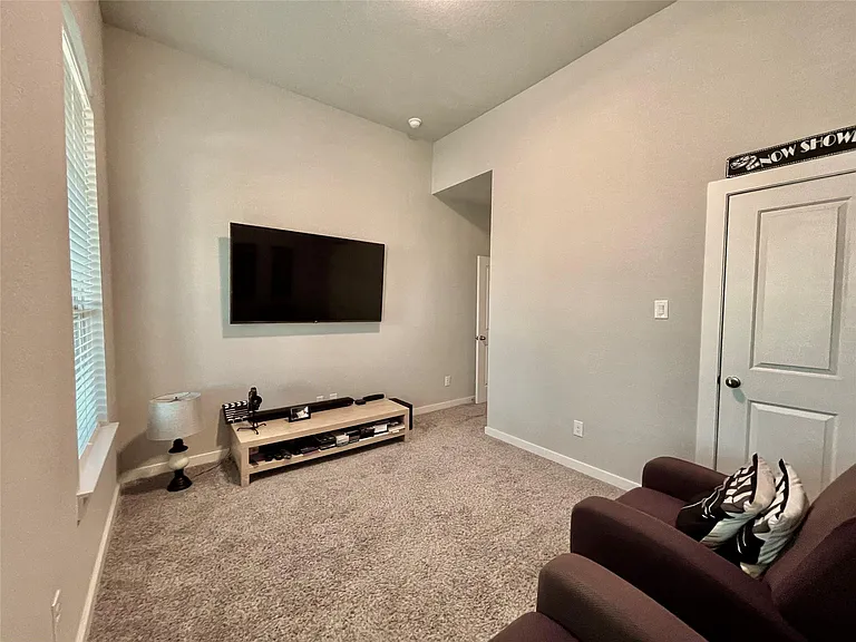 4334 Hemlock Grove Ln — Photo 6