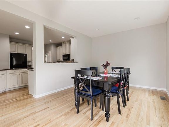 4th image of 4050 Willow Creek Dr