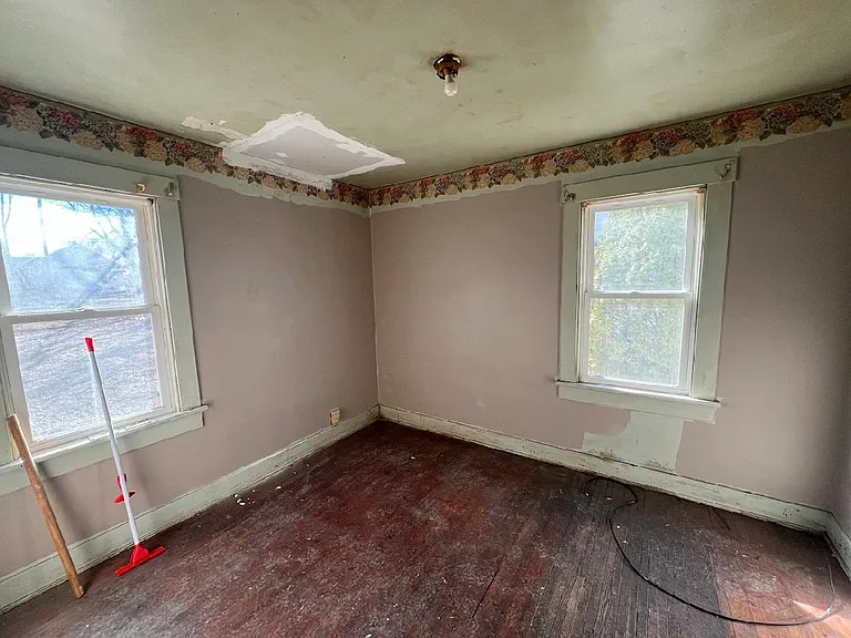1553 E Hickory St — Photo 12