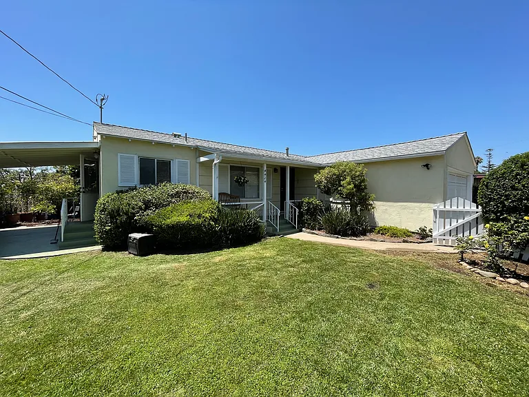 Aragon Dr — Photo 30