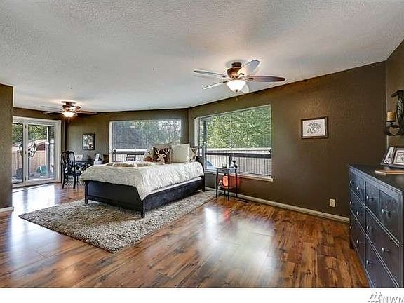 3rd image of 5203 Yearley Dr NE