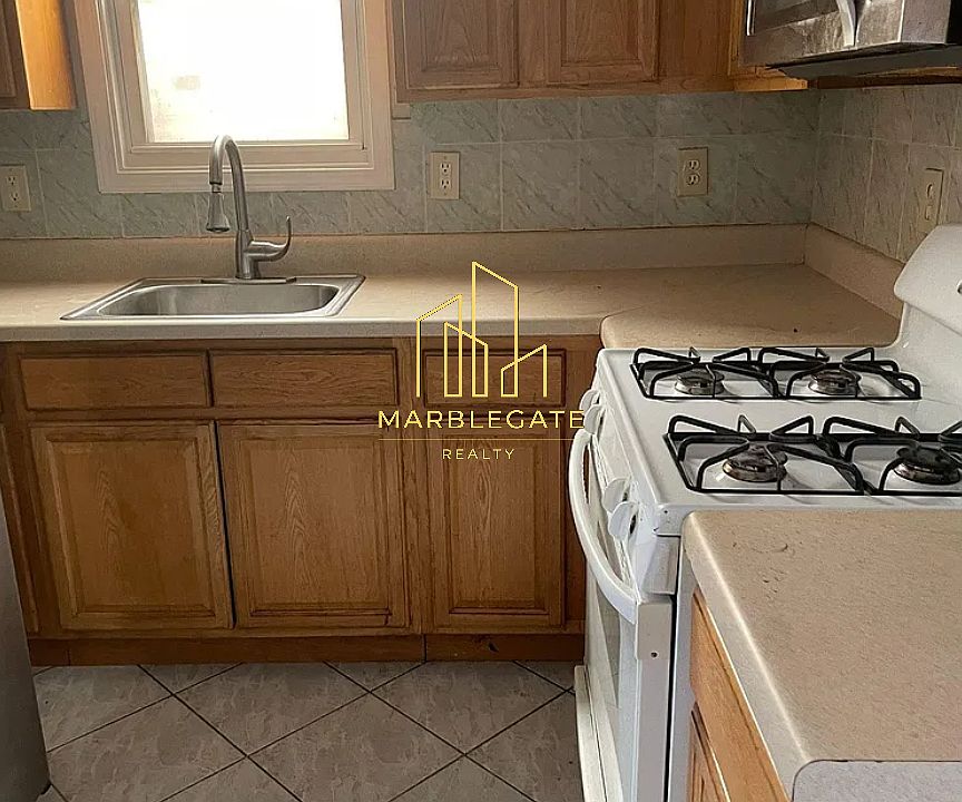1st image of 251 Inslee Pl #2RR