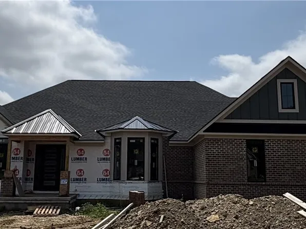 613 Christopher Dr, Centerville, OH 45458