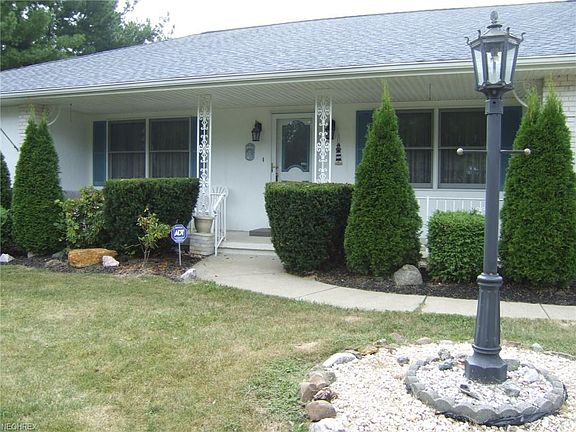 3rd image of 574 Bonneybrook Ln