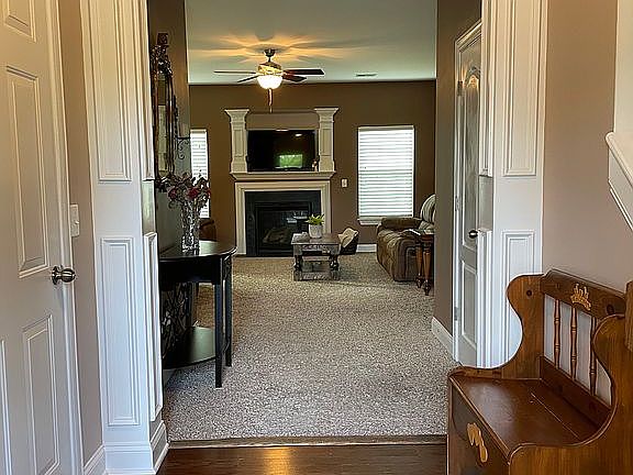 3rd image of 100 Romsey Cir