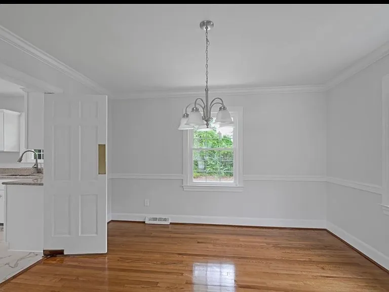 306 Granville Dr — Photo 6