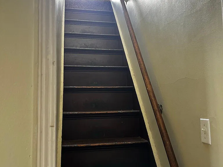409 E 6th St #2 — Photo 12
