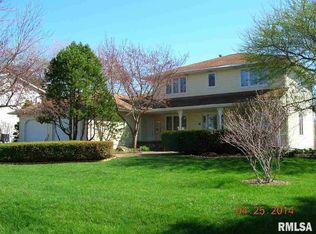 4705 Forest Grove Dr, Davenport, IA 52807