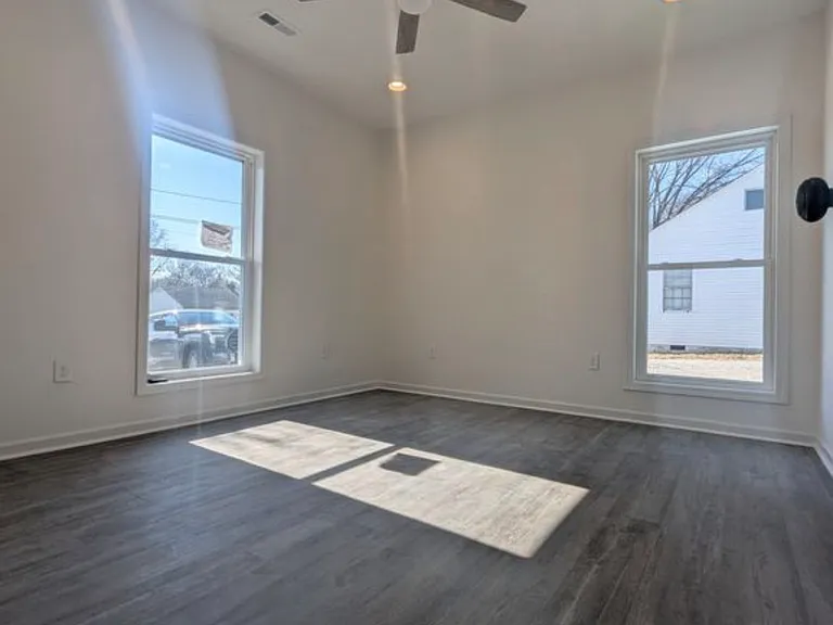 614 W 9th St — Photo 5