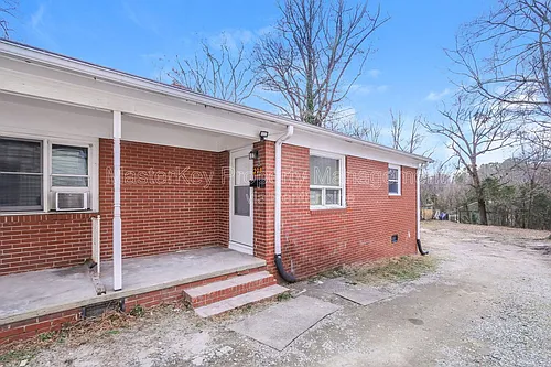 208 E Geer St #B Photo 1
