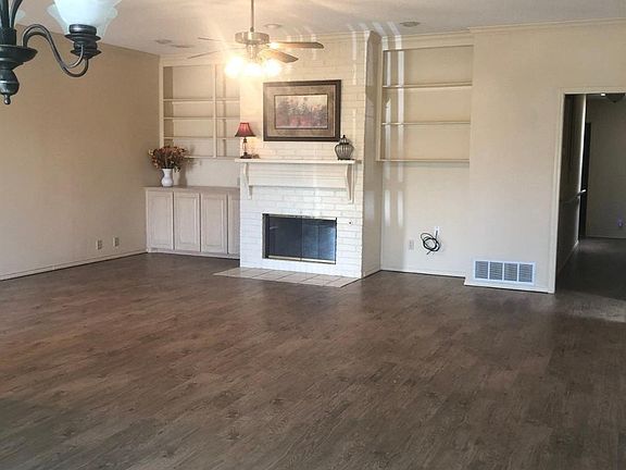 4th image of 615 Poplar St