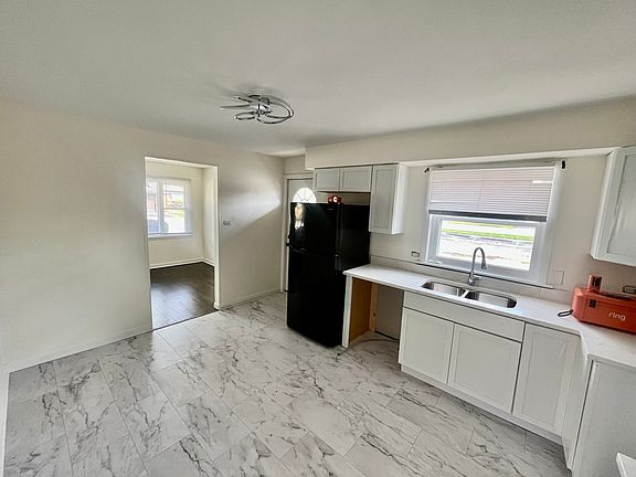 5th image of 15360 Drexel Ave