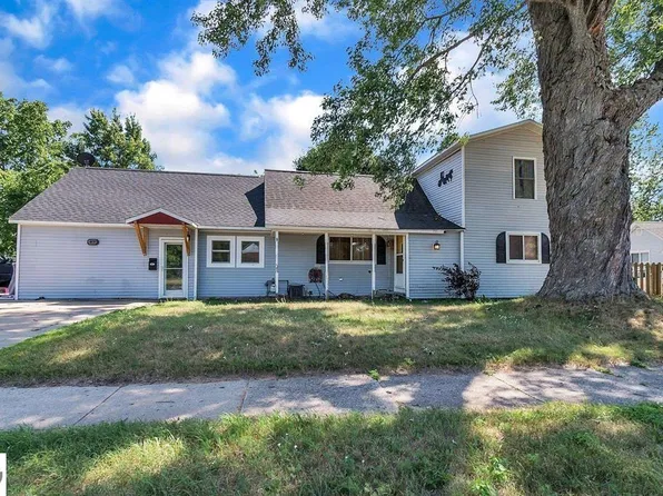 817 Walnut St, Cadillac, MI 49601