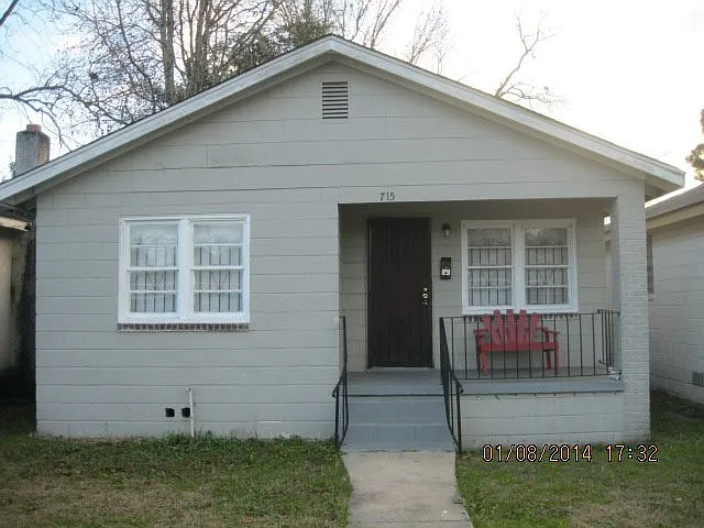 715 W 46th St — Photo 2