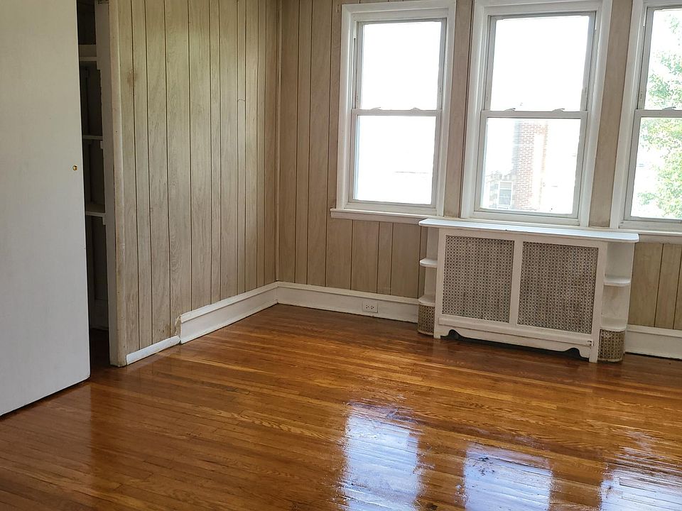 Another view of the masterbedroom