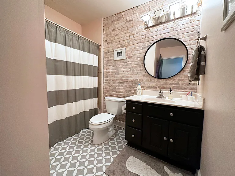 410 E Cross St — Photo 13