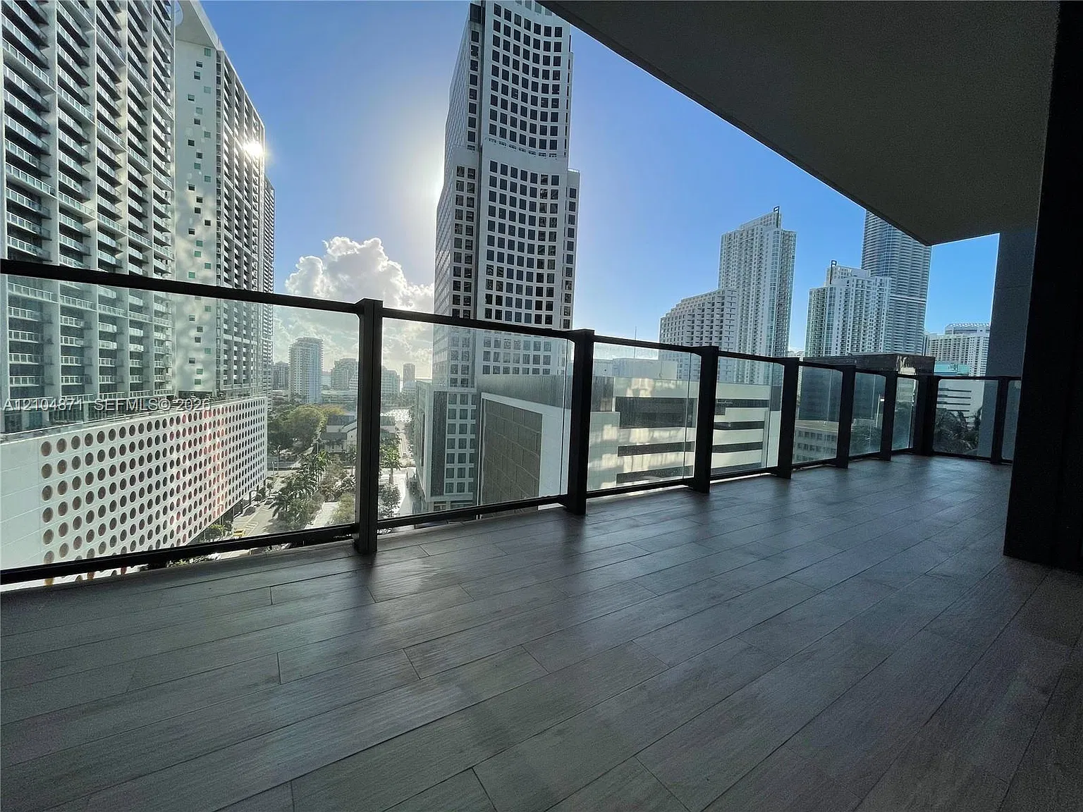 Reach Condo — Photo 1