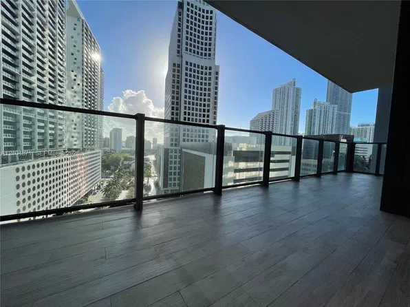 68 SE 6th St, Miami, FL