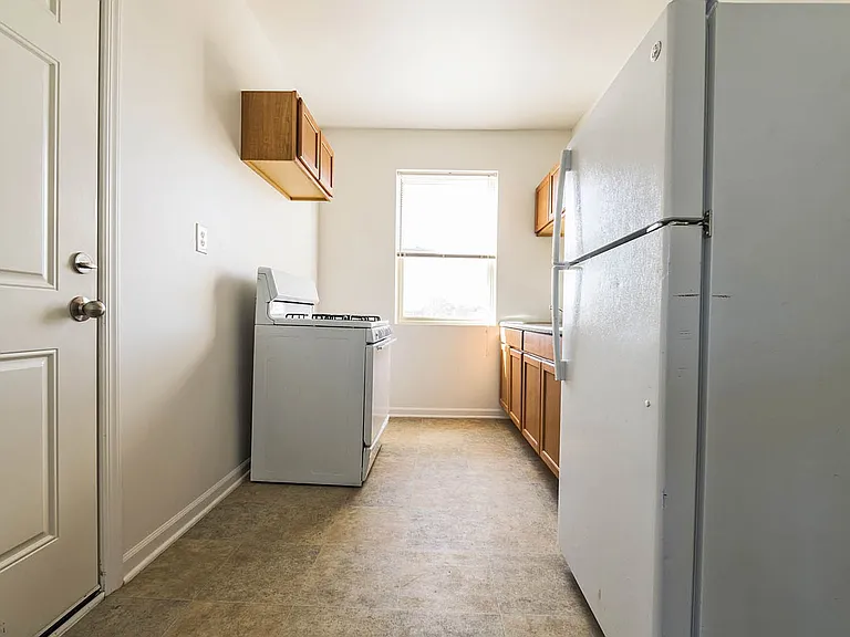 8201 S Drexel — Photo 14