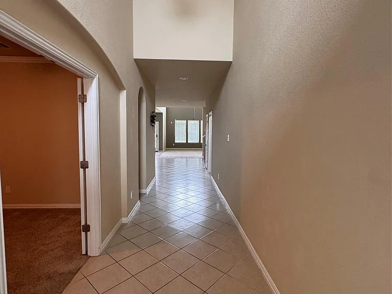 914 Emory Stable Dr — Photo 2