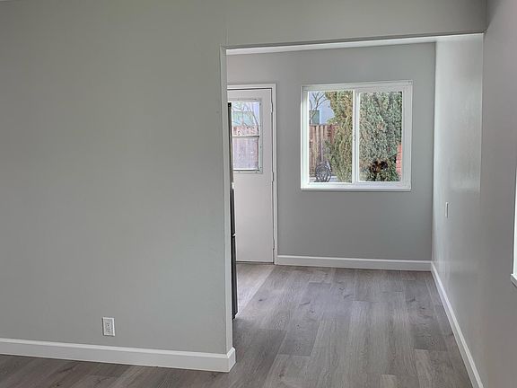 5th image of 152 Carlton Ave APT 2