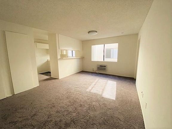 2nd image of 4622 Maplewood Ave APT 2