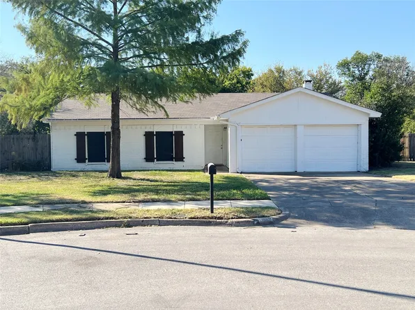 1001 E Georgian Rd, Fort Worth, TX 76179