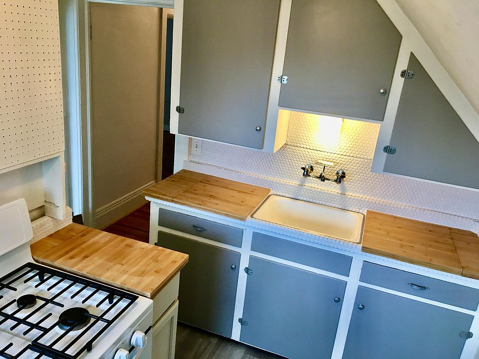 1st image of 476 Norwood Ave #3