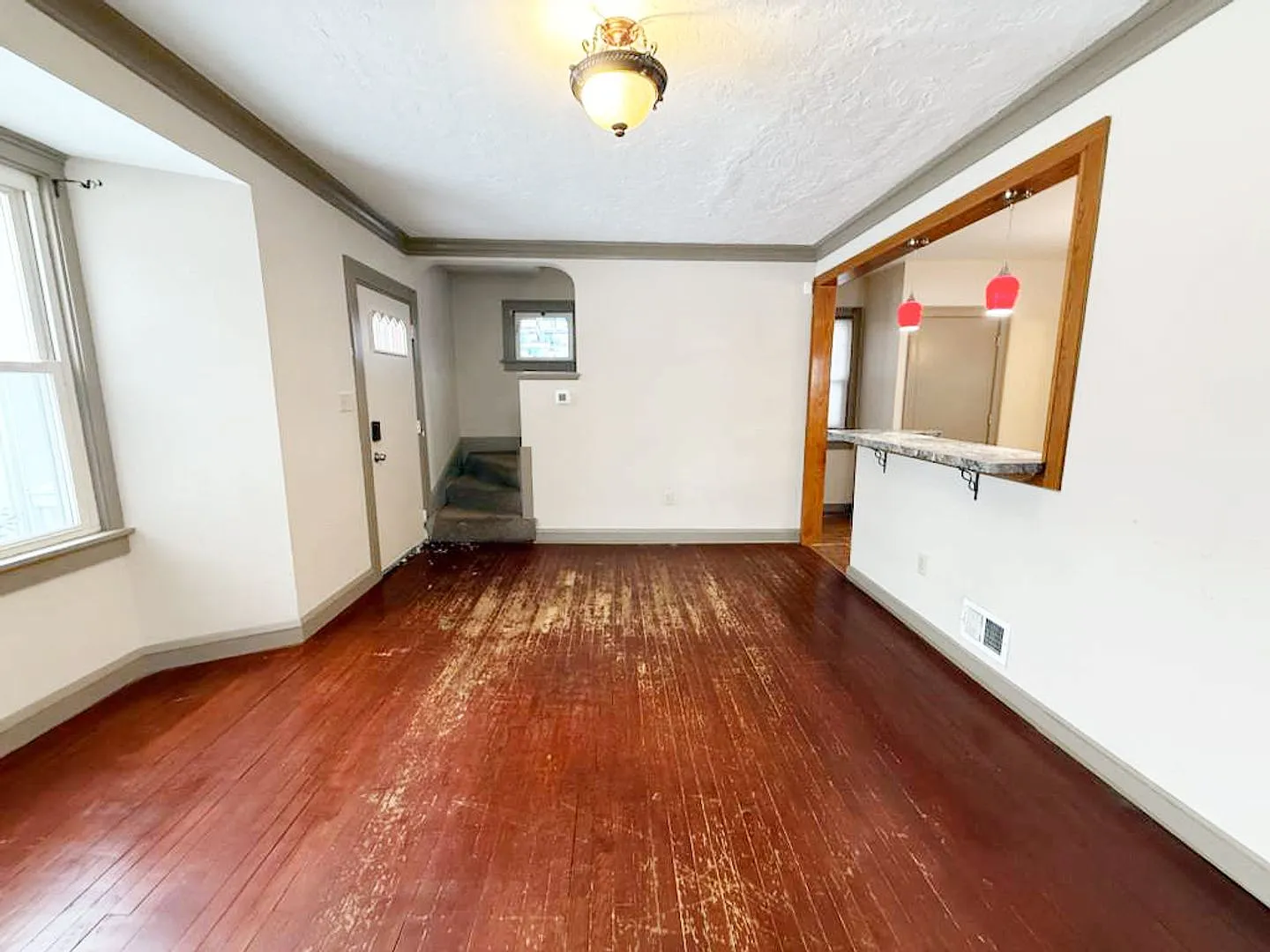 2 Bed, 1 Bath Beautifil Single-Family Home In Euclid! — Photo 4