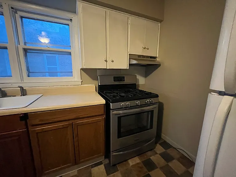 1315 E 12th St #3 — Photo 11