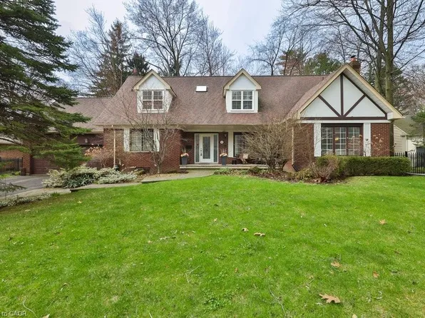 1244 Woodland Ave, Mississauga, ON L5G 2X9