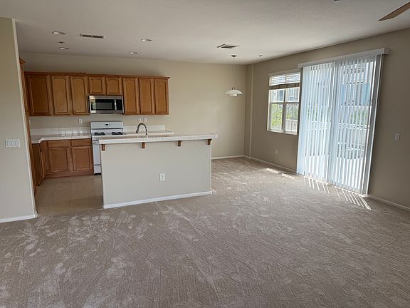 4th image of 315 Dolphin Ln Unit 5