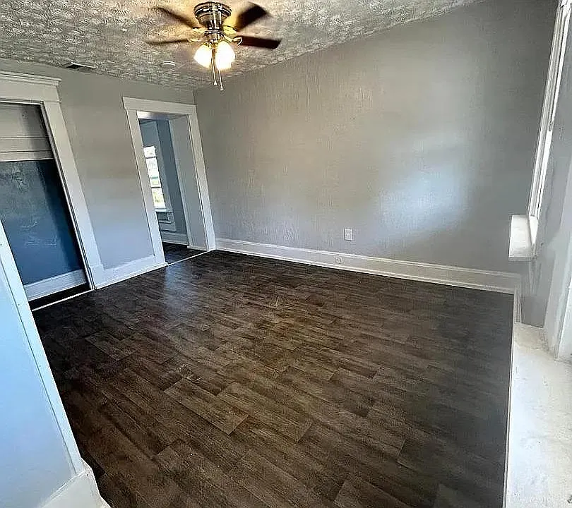 420 E Indiana St — Photo 2
