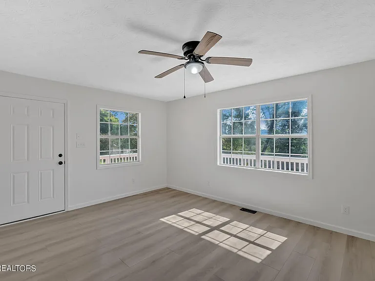 1115 Back Valley Rd — Photo 5