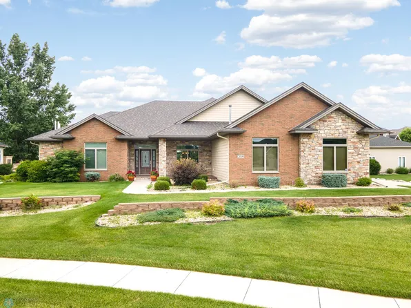 2009 Rose Creek Blvd S, Fargo, ND 58104