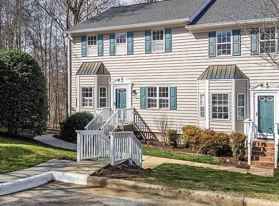 319 Silverberry Ct