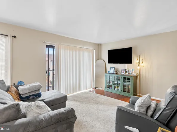 6982 Hanover Pkwy #4, Greenbelt, MD 20770