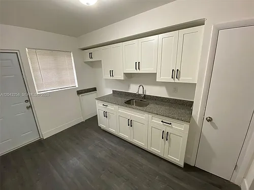 1842 Madison St #3 Photo 1