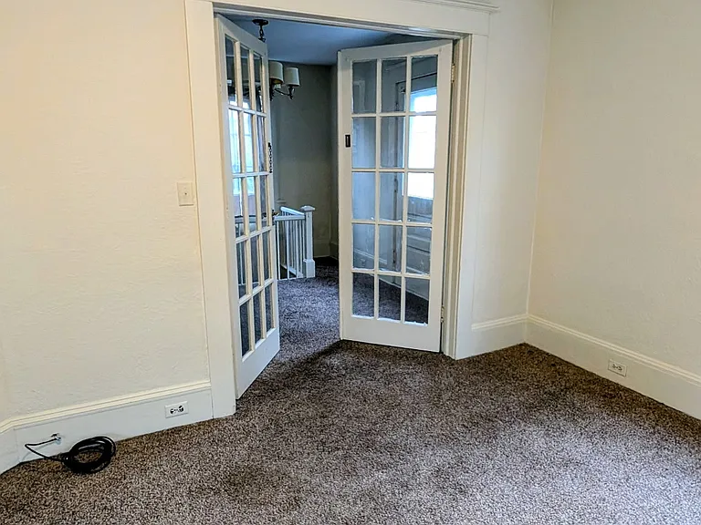 511-513 Lafayette St #2 — Photo 8