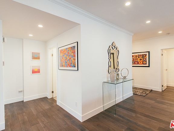 2nd image of 14115 Moorpark St APT 212