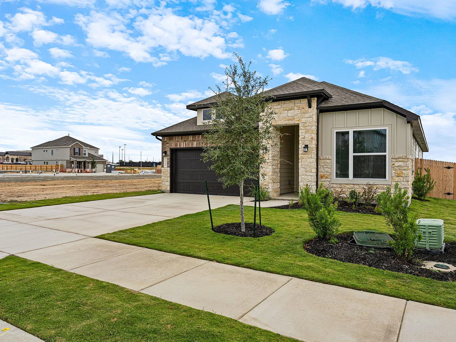 4 bed, 2.0 bath, 1803 sqft, $2,250 — Photo 3
