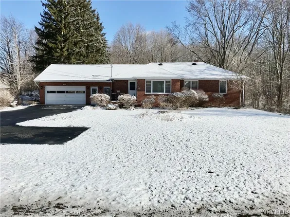 2150 Lakeview Rd, Lake View, NY 14085