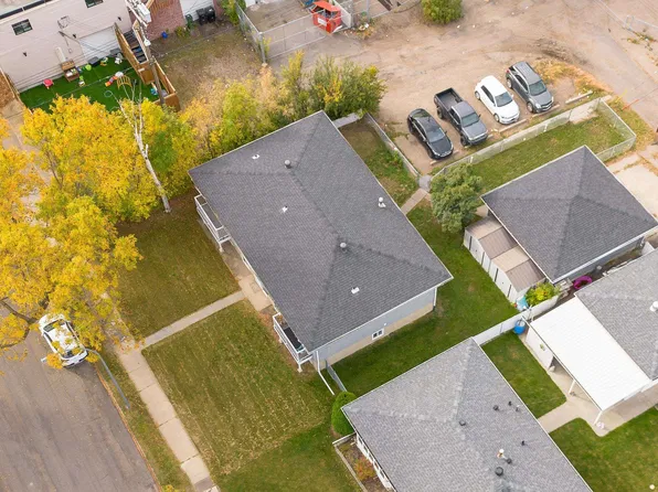 11812 45th St NW, Edmonton, AB T5W 2T4