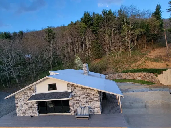 228 Freedom Ln, Newport, VA 24128
