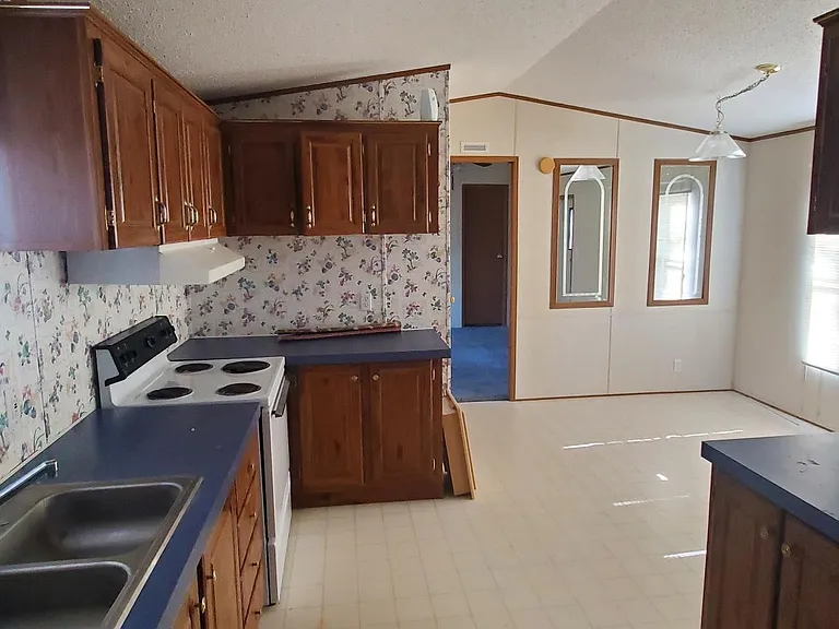 1201 Maple Ave — Photo 3